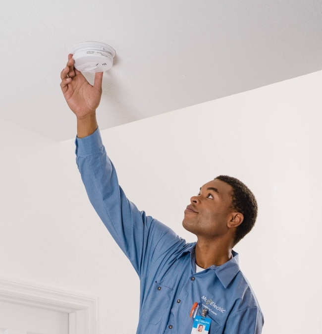 Smoke Detector Replacement in Oak Lawn, TX