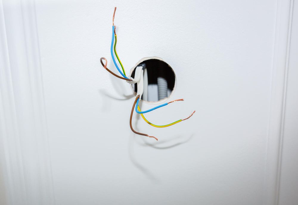 Common Signs of Faulty Electrical Wiring in Your Home