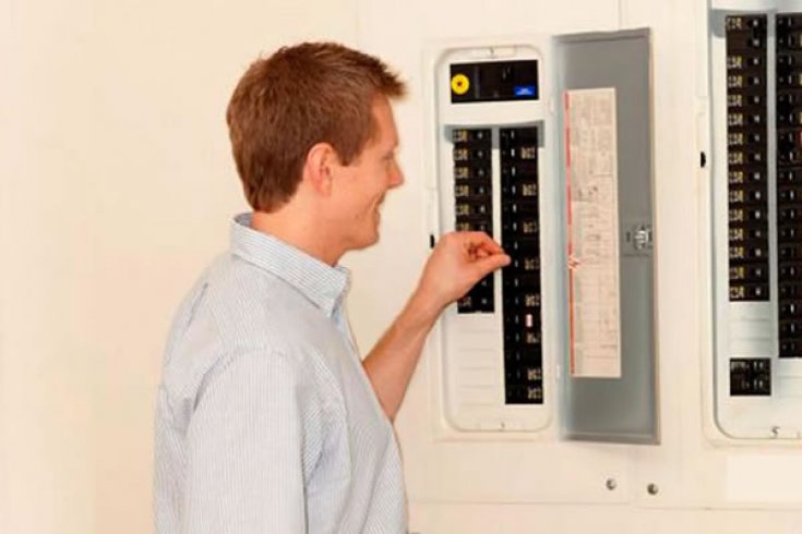 The Differences Between Circuit Breakers and GFCI