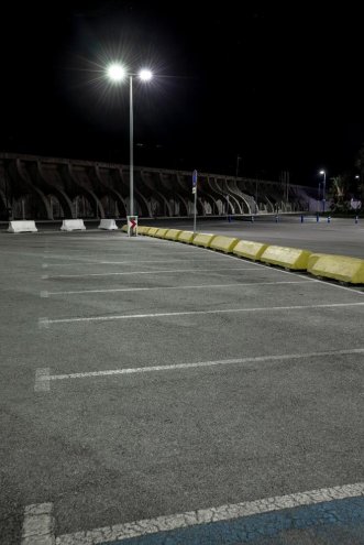 How to Choose the Best Parking Lot Lighting for Businesses
